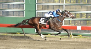 Inmenso gana carrera de los triple coronados