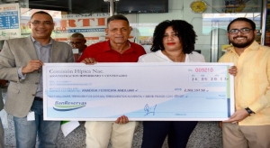H&iacute;picos dominicanos bailan la &ldquo;Danza de los Millones&rdquo; en el Hip&oacute;dromo V Centenario