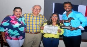 MARITZA HERNANDEZ VISITA EL HIPODROMO V CENTENARIO