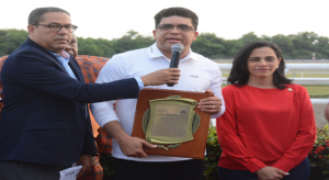 Alcalde D&iacute;o Astacio promete apoyo mantenimiento y ornato del hip&oacute;dromo