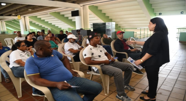 Comisi&oacute;n H&iacute;pica y el INAVI celebran charla sobre seguros funerarios para empleados