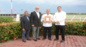 Reconocen a Nin&iacute; C&aacute;ffaro por sus aportes a la h&iacute;pica en RD